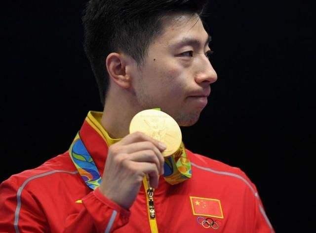 勾起了球迷 勾起了球迷